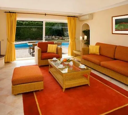 Villa Sleeps 8 Pool Air Con T479873